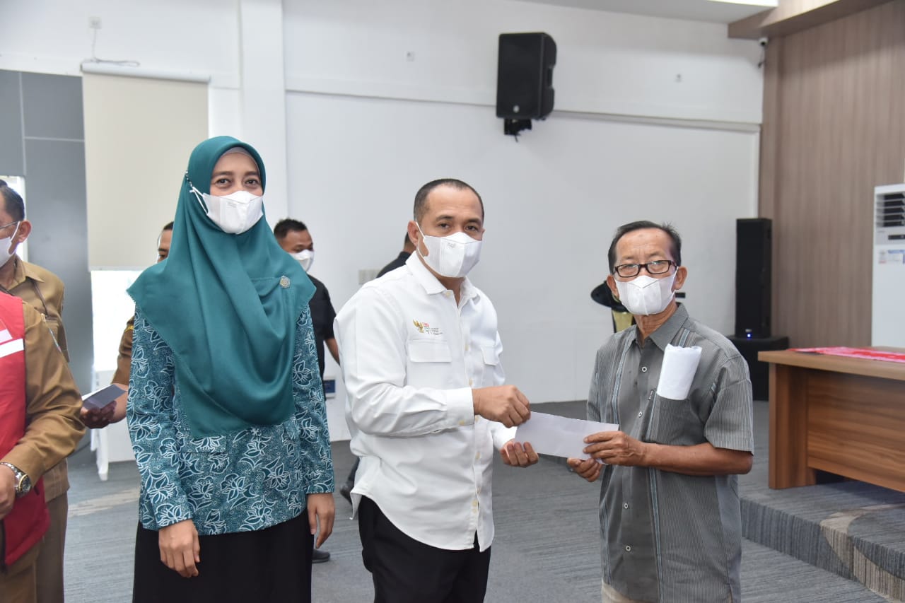 120 Lansia Diberi Sembako di Batubara