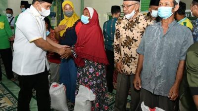 Bupati Batubara Serahkan Zakat Petani
