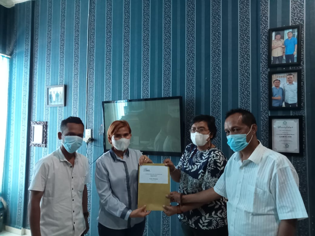 SMSI Sumatera Utara Serahkan SK Kepengurusan SMSI Kabupaten Samosir