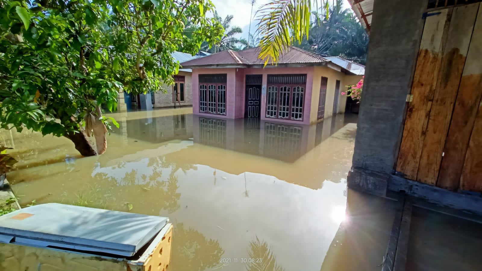 Batu Bara Diterjang Banjir Kiriman Simalungun, Hampir 400 Rumah Terendam, 13 KK Mengungsi