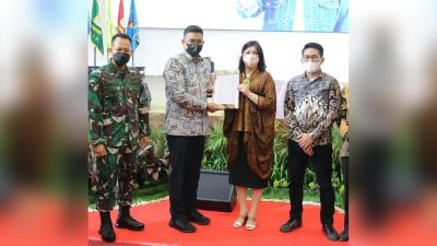 Kantong Pribadi Bobby, Bantu 300 Uang Kuliah Anak Kurang Mampu