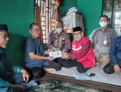 Zahir, melalui Kabag Kesra Bantu Orang Sakit 6 Zahir, melalui Kabag Kesra Bantu Orang Sakit