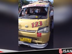 Angkot Maut Penerobos Palang Perlintasan Kereta Api Terseret 300 Meter, Korban Terlempar ke Halaman Rumah Warga