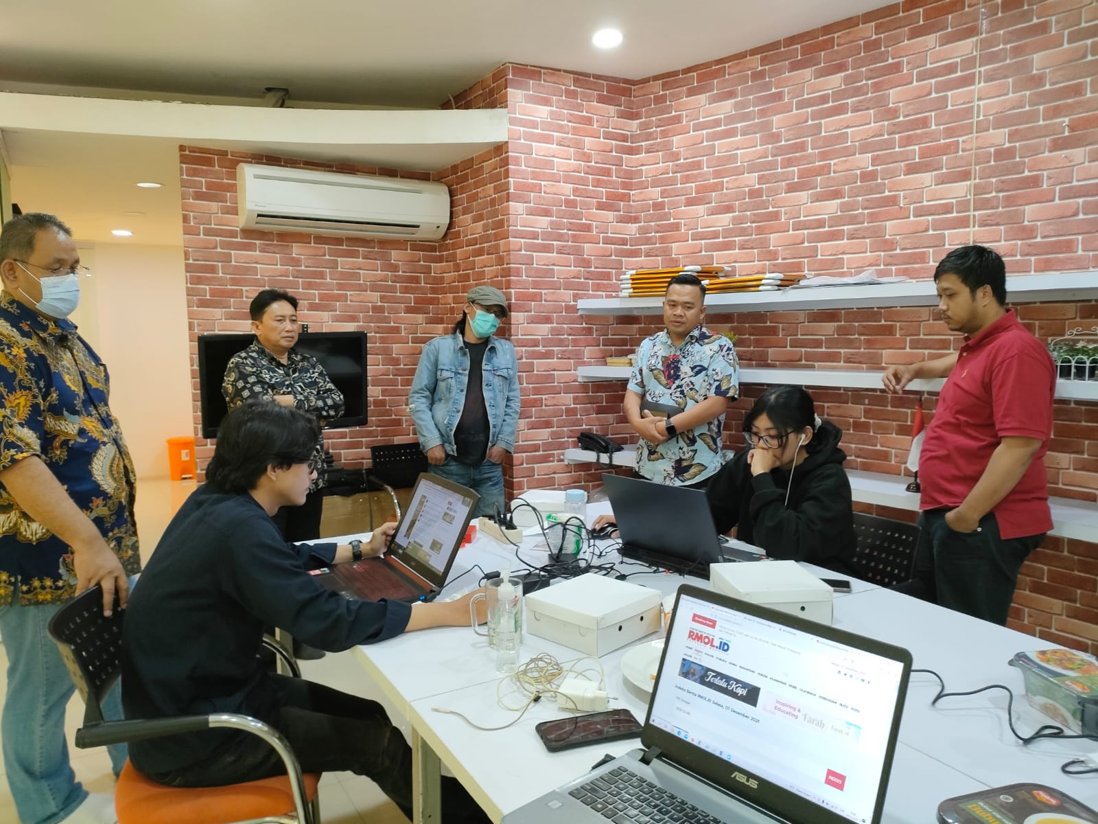 CEO dan Pemred Bisanews.id Kunjungi Redaksi RMOL.id
