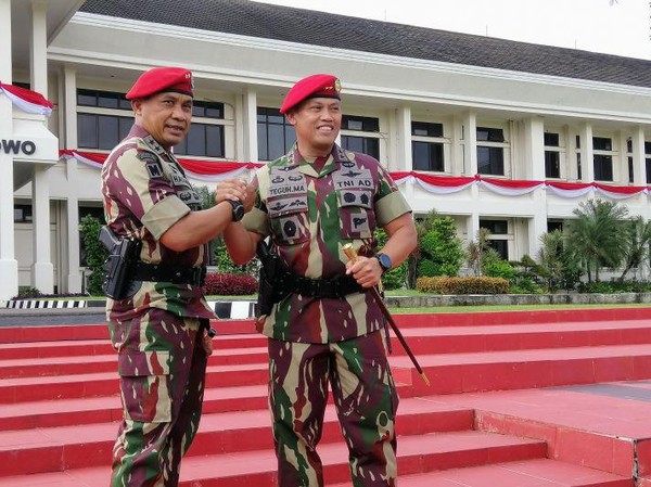 Tongkat Komando Danjen Kopassus Pindah ke Tangan Mayjen Teguh