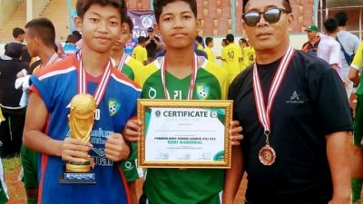 Berhasil Cetak 4 Gol di Laga FJL U-13, Ibrahim Terima Sepatu Emas