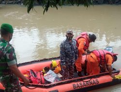 Jatuh Dari Sampan, Abdul Somad Dilaporkan Hilang Tenggelam Ke Laut 9 Jatuh Dari Sampan, Abdul Somad Dilaporkan Hilang Tenggelam Ke Laut