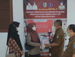 Bupati Beri Bansos ke Mahasiswa Batubara Merantau Luar Daerah 8 Bupati Beri Bansos ke Mahasiswa Batubara Merantau Luar Daerah