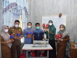 Maya Zahir Salurkan Mesin Jahit Bantuan kepada Perajin Kriya 5 Maya Zahir Salurkan Mesin Jahit Bantuan kepada Perajin Kriya