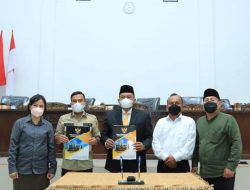 Pemkab dan DPRD Setujui 8 Ranperda Labura