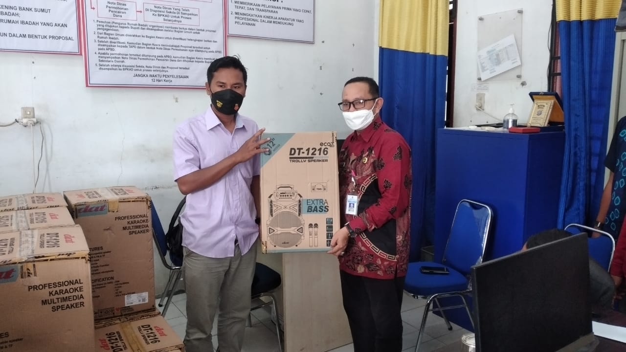 Pemkab Batu Bara Salurkan Bantuan Sound System untuk Kelompok Pengajian 2 Pemkab Batu Bara Salurkan Bantuan Sound System untuk Kelompok Pengajian