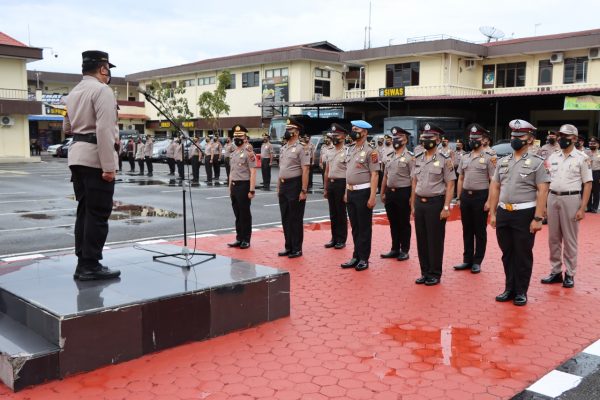 Kapolrestabes Medan Upacara 138 Orang Kenaikan Pangkat Personel dan PNS Polri