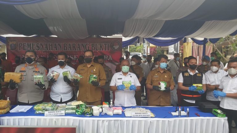 Polrestabes Medan Bakar Narkoba Senilai Rp 30 M