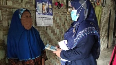 Kabag Umum Pemkab Batubara Sampaikan Tiga Bantuan Bedah Rumah