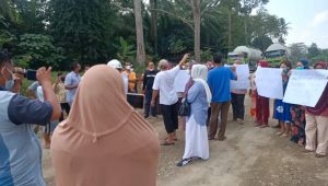 Warga Protes Debu Kilang Pecah Batu Bikin Sesak Nafas