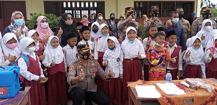 Kapolres Batu Bara Dorong Semangat Anak SD Peserta Vaksinasi