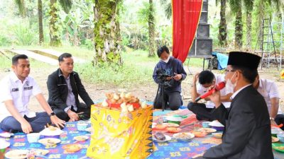 Wabup Labura Hadiri Syukuran Warga Desa Sibito