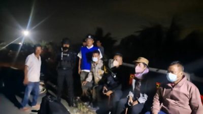 Antisipasi Tawuran Pemuda Antar Desa Petugas Lakukan Penyekatan