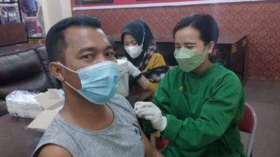 Polsek Medan Baru Laksanakan Vaksinasi Booster