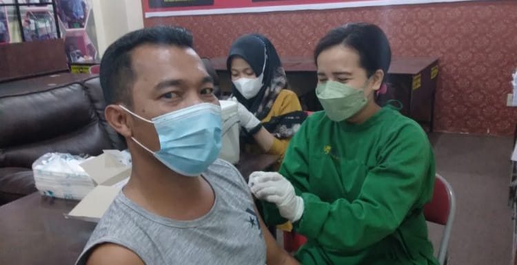 Polsek Medan Baru Laksanakan Vaksinasi Booster