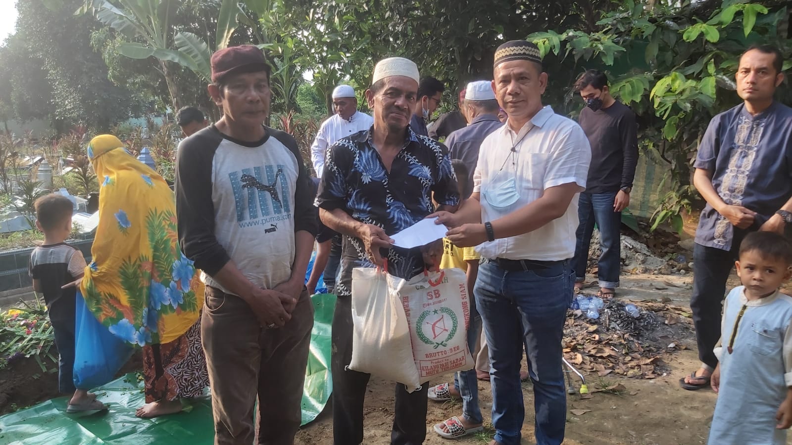 Ketua Pewarta Santuni Keluarga Almarhumah Butet
