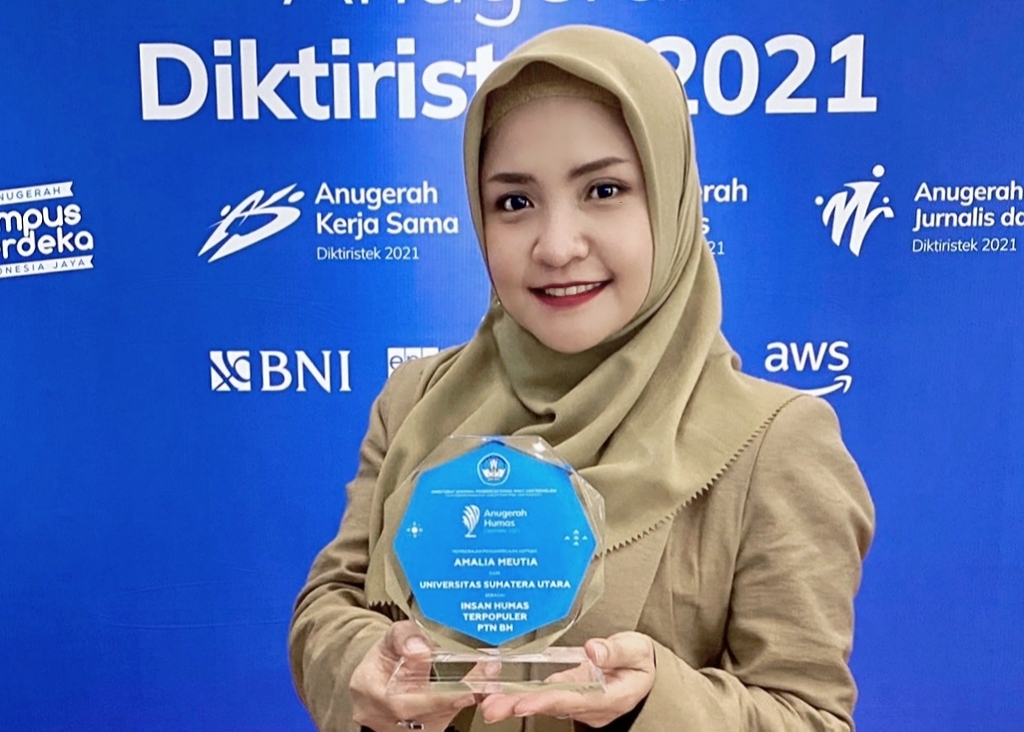 Kepala Humas, Promosi dan Protokoler USU Raih Gelar Insan Humas Terpopuler