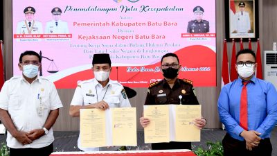 Bupati Zahir Beri Penghargaan Kejari Batubara