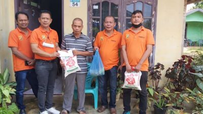 Pewarta Santuni Tukang Parkir dan Wartawan Sakit