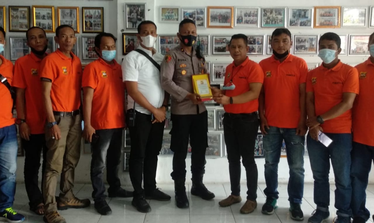 Target Vaksinasi Tercapai, Kapolsek Medan Timur Dapat Penghargaan
