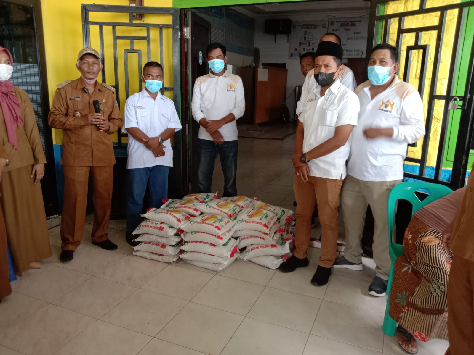 Kadin Batubara Berbagi di Desa Mesjid Lama