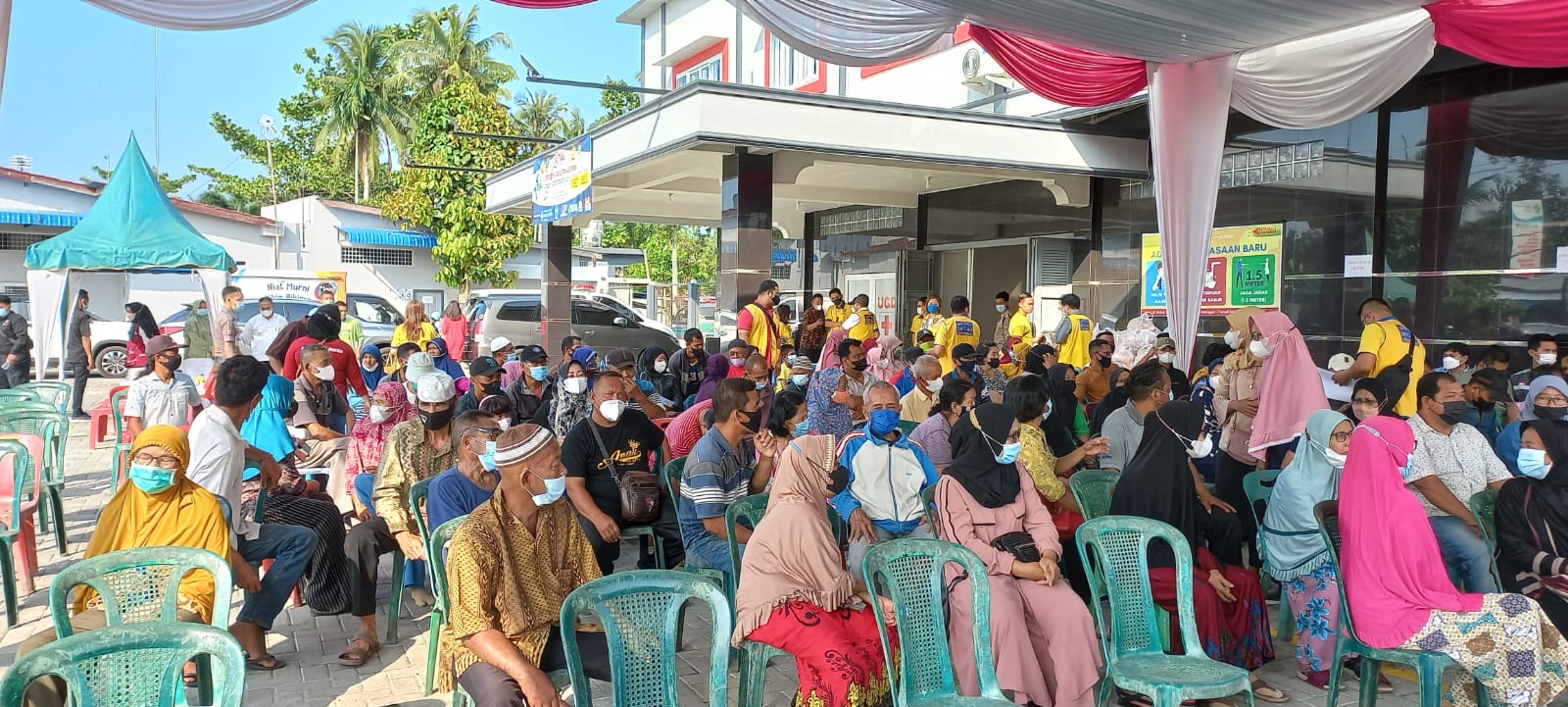 Bupati Zahir Tinjau Operasi Mata Katarak Lions Club