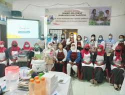 Pelatihan Pembuatan Jamu Saintifik Bersama PKK Desa 9 Pelatihan Pembuatan Jamu Saintifik Bersama PKK Desa