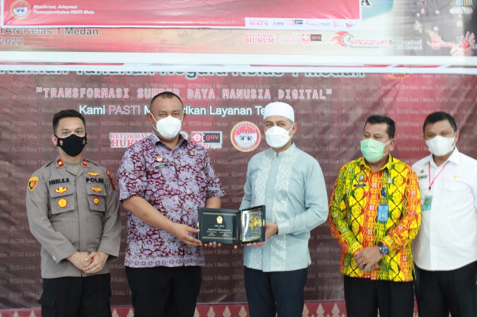 Wagub Sumut Jumatan Bersama Warga Binaan Rutan I Medan