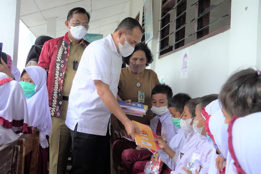 Bupati Zahir Minta Seluruh Elemen Masyarakat Bersinergi untuk Percepatan Vaksinasi
