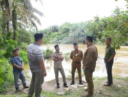 Bupati Labura dan Wakil Tinjau Tim Gabungan Cari Korban Hanyut 12 Bupati Labura dan Wakil Tinjau Tim Gabungan Cari Korban Hanyut