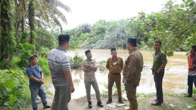 Bupati Labura dan Wakil Tinjau Tim Gabungan Cari Korban Hanyut