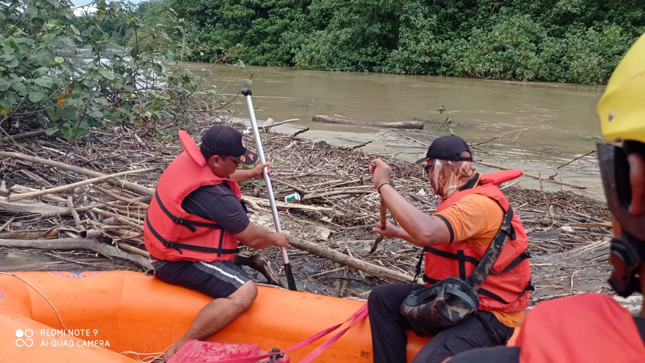 Bupati Labura dan Wakil Tinjau Tim Gabungan Cari Korban Hanyut
