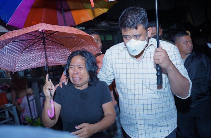 Rumahnya Kebanjiran, Seorang Ibu Nangis Minta Tolong Walikota Medan