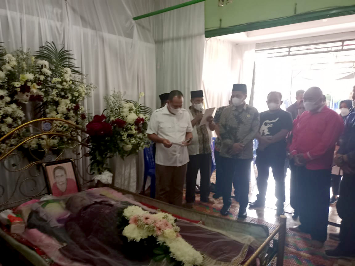 Bupati Zahir Melayat Opung Kristina
