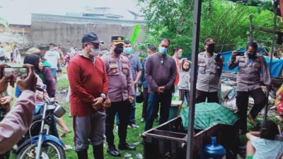 Kapolsek Medan Barat Bantu Korban Banjir Pulo Brayan