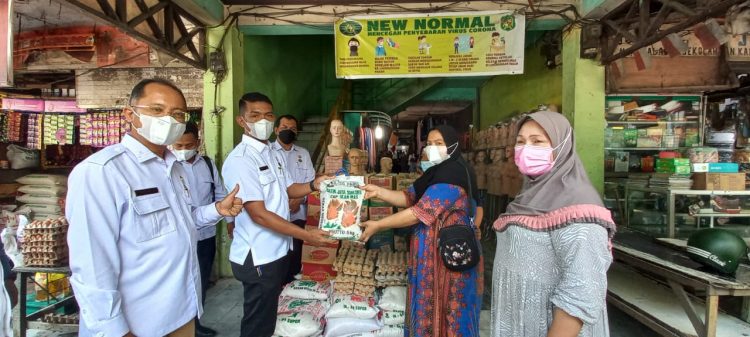 PUD Pasar Medan Berikan Bantuan di 2 Pasar