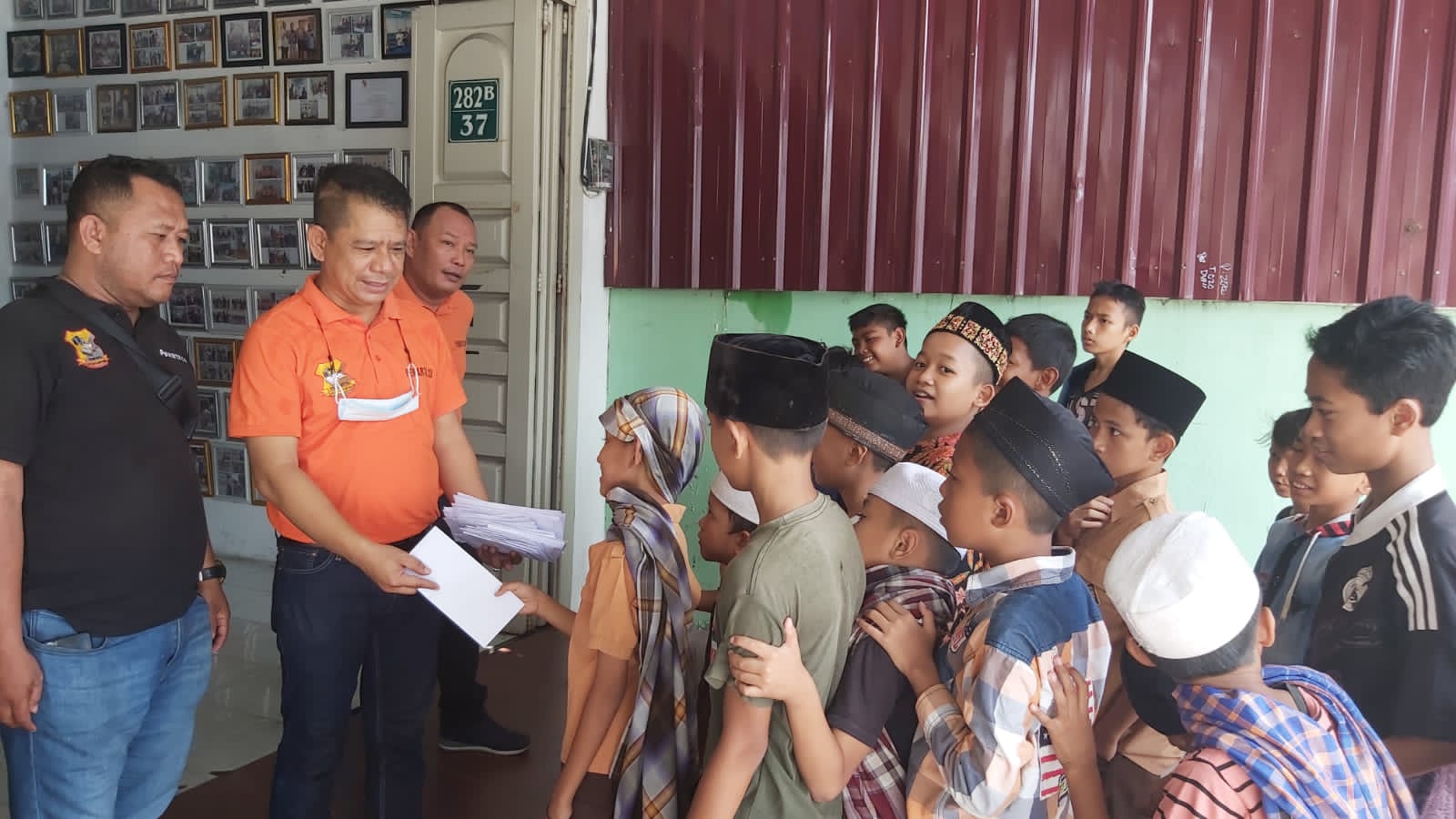 Pewarta Polrestabes Medan Santuni Puluhan Anak Yatim