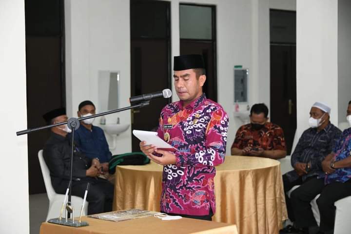 Wabup Labura Lantik Pejabat TPA dan Ka UPTD Puskesmas