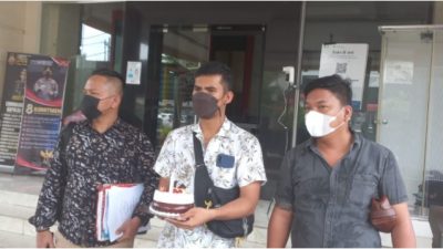 2 Tahun Laporan Tidak Diproses, Polda Sumut Diberi Kue Ulang Tahun