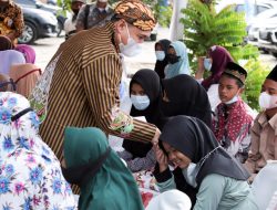 Bupati Batu Bara Serahkan Santunan Untuk Duafa dan Anak Yatim