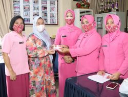 Bhayangkari Kota Medan Serahkan Bantuan Kesejahteraan Untuk Anggota