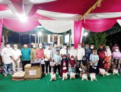 Bupati Zahir Santuni Warga Saat Safari Ramadhan