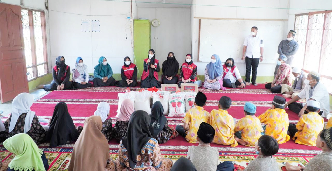 BK3S & GPMB Batu Bara Salurkan Sembako dan Buku Bantuan