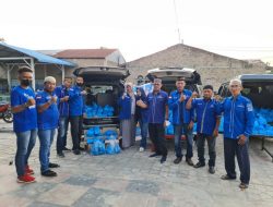 DPC Demokrat Bagi 1000 Paket Takjil Ke Pengguna Jalan