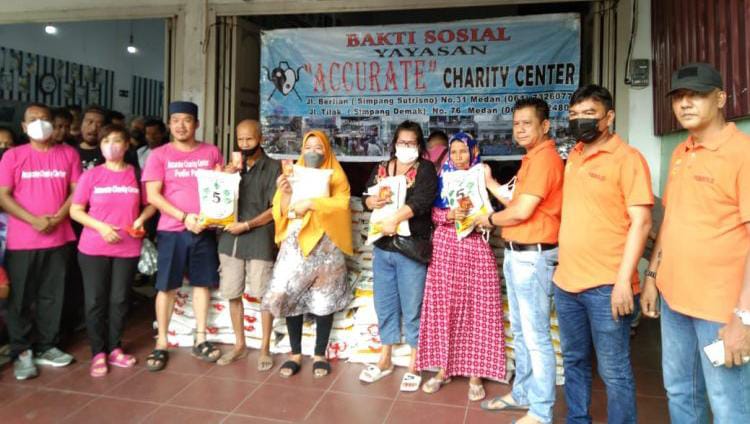 Yayasan Accurate Charity Center dan Pewarta Bagikan 300 Paket Sembako